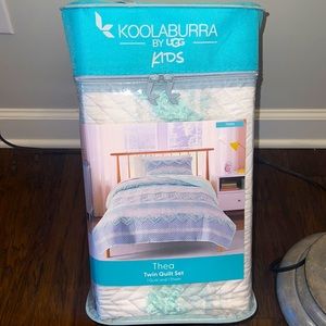 Koolaburra by UGG Kids Twin Quilt And Sham. White, Gray, Pale Mint Accent